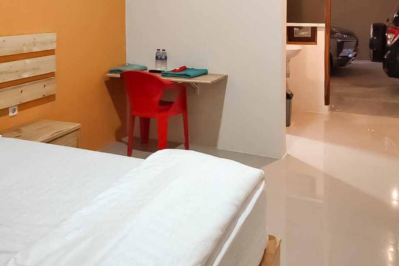 Reddoorz Syariah @ Haurgeulis Hotel Baoen Eksteriør billede